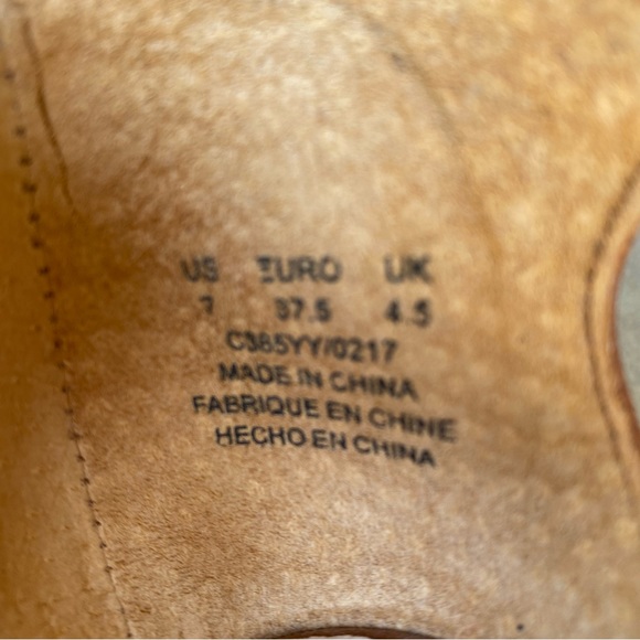 Kelsi Dagger Embroiderd Booties - Picture 7 of 8